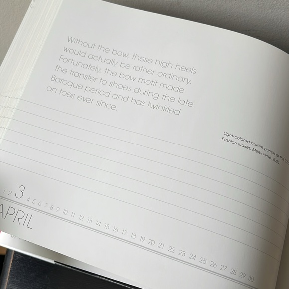 A year in fashion a look a day coffee table book - Picture 5 of 15